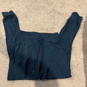Women's Lululemon Green Jogger Pants